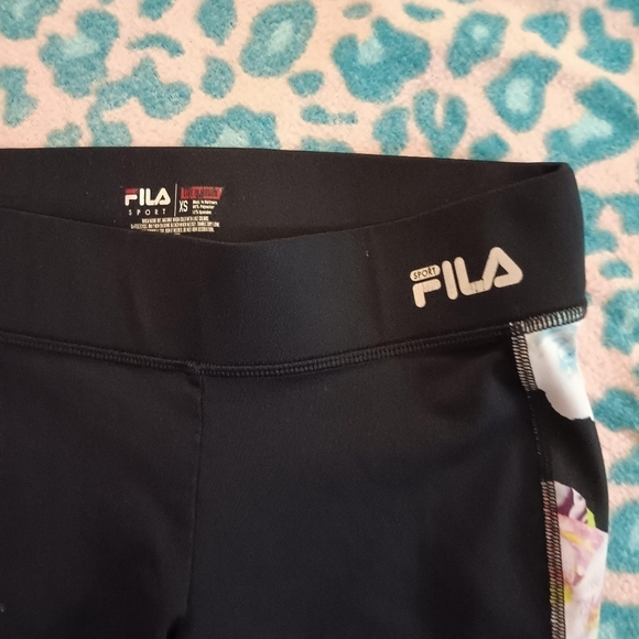 🤠Lot of 3 Yoga/ Bicycle Pants/Shorts Size Extra Small & Small - Picture 4 of 8